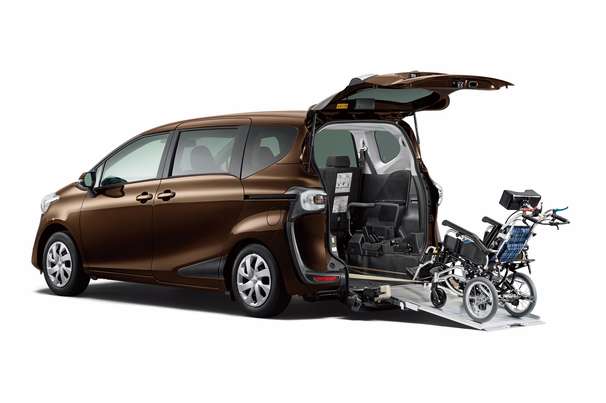 車いす仕様車4〜5人乗り(スロープタイプ)