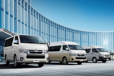 (左):VAN・2WD・2800ディーゼル・標準ボディ・スーパーGL