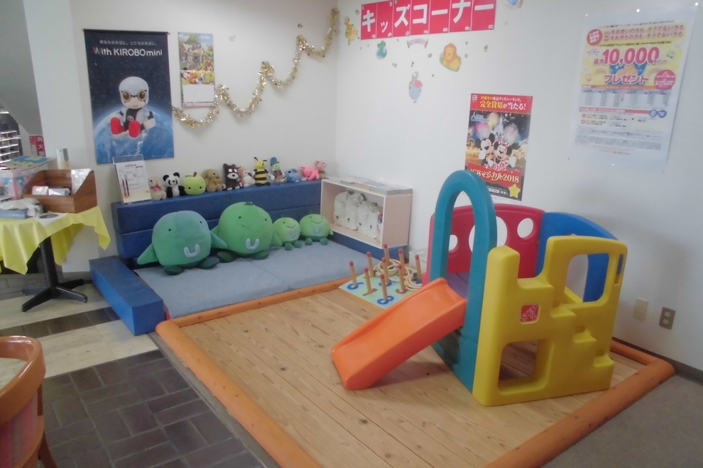 小諸店内観 キッズコーナー