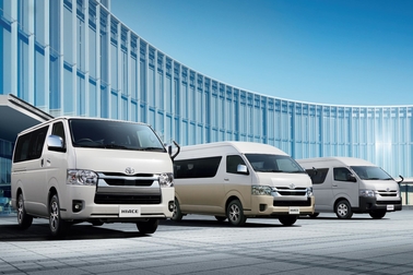 (左):VAN・2WD・2800ディーゼル・標準ボディ・スーパーGL