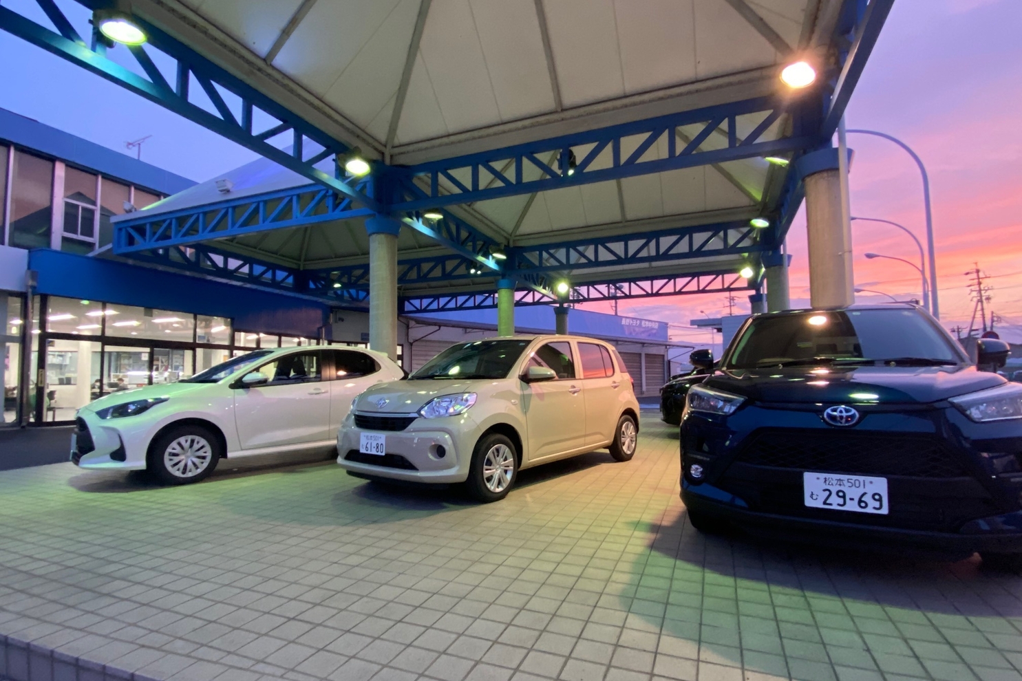 松本中央店夕方外観