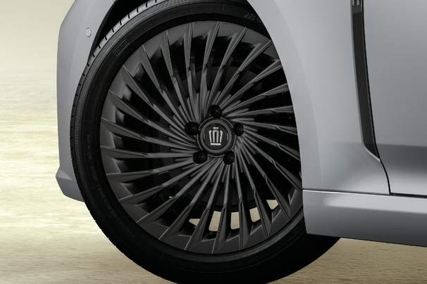 70th anniversary 特別装備●245/45ZR20タイヤ&20×8 1/2Jアルミホイール(マットブラック塗装)