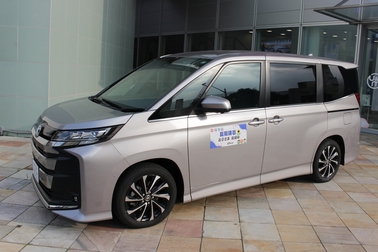 信学会送迎サービス_送迎車