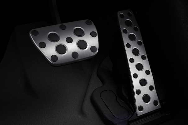 70th anniversary 特別装備（RS “THE 70th”専用）●アルミペダル（アクセル・ブレーキ）