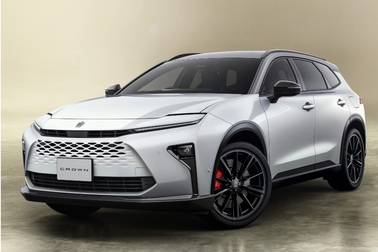 （左）：特別仕様車 ESTATE RS “THE 70th” （ベース車両はESTATE RS）