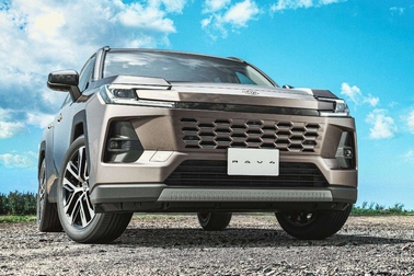 （左）：Z（ハイブリッド）