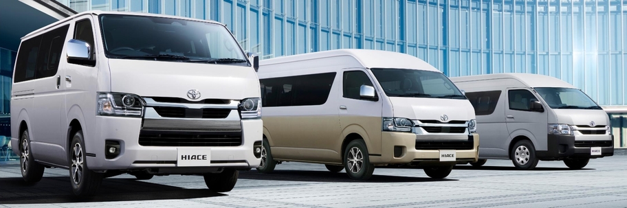 （左）：VAN・2WD・2800ディーゼル・標準ボディ・スーパーGL