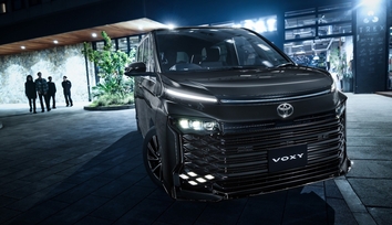 【モデル入り素材】S-Z（2WD・7人乗り）