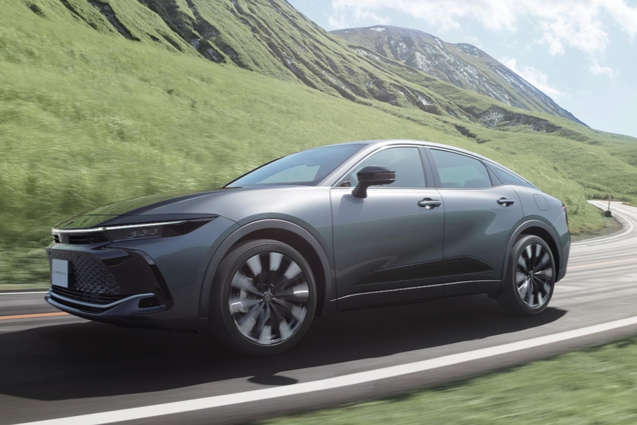 CROSSOVER RS（2.4Lターボハイブリッド車）